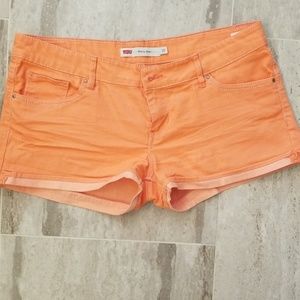 Summer coral Levi's denim shorty shorts